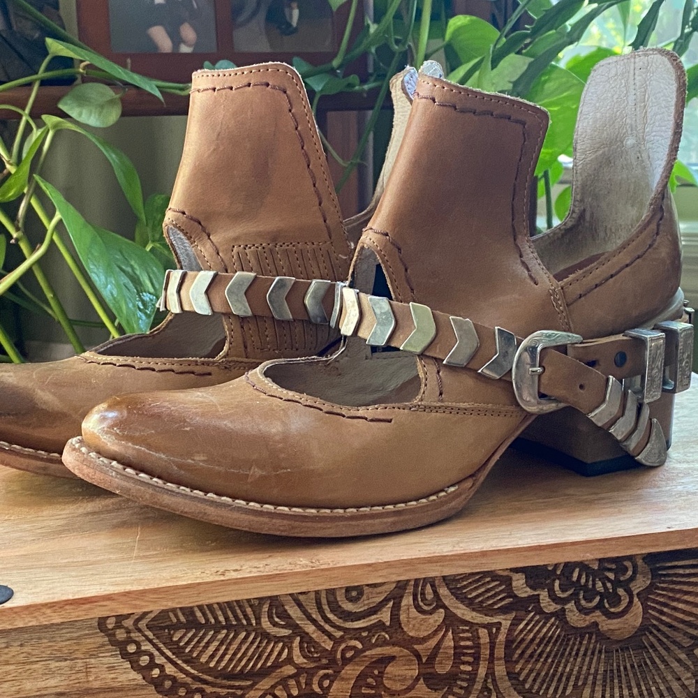 Freebird Blade buckle tan ankle booties by Steven